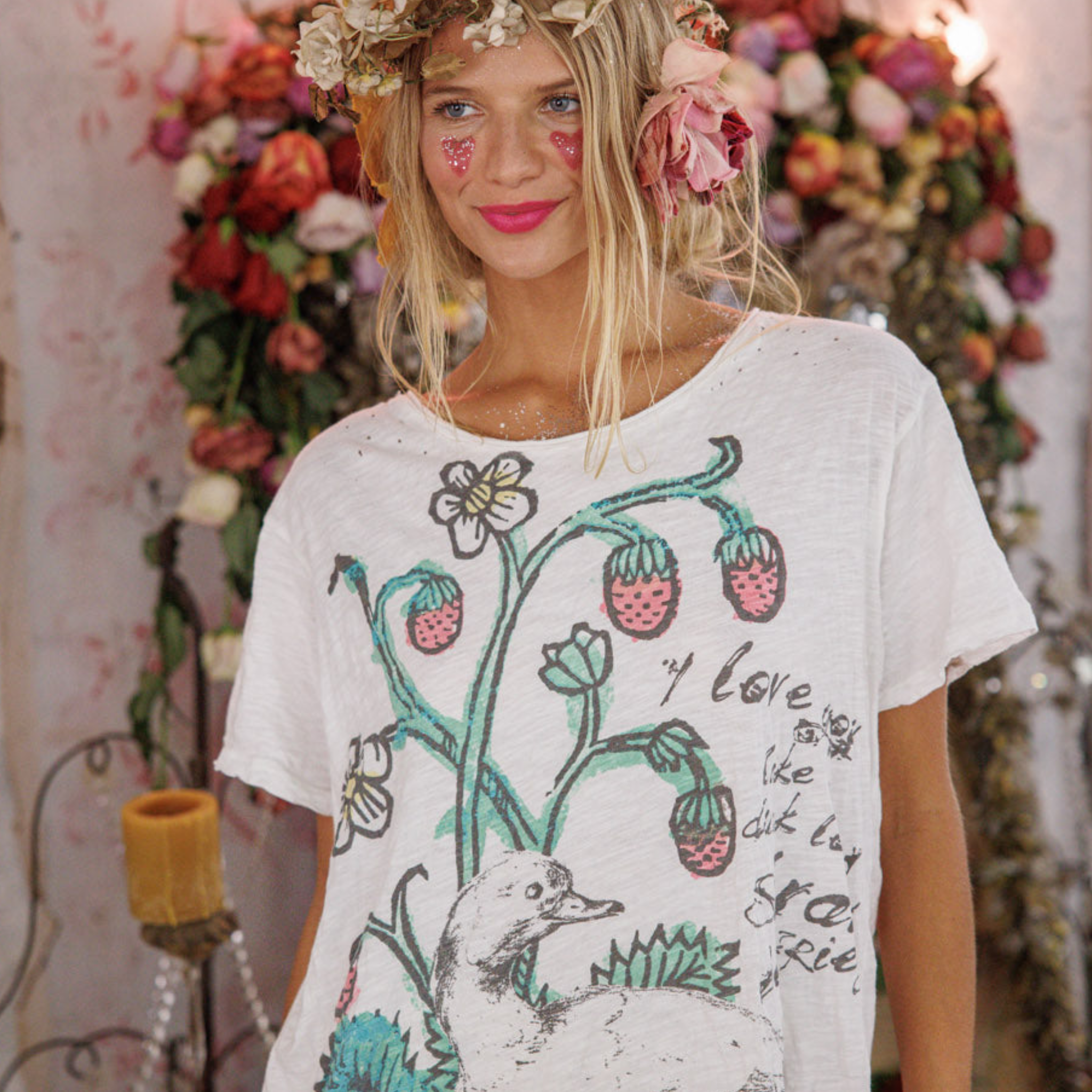 Magnolia Pearl Ducks Love Strawberries Tee