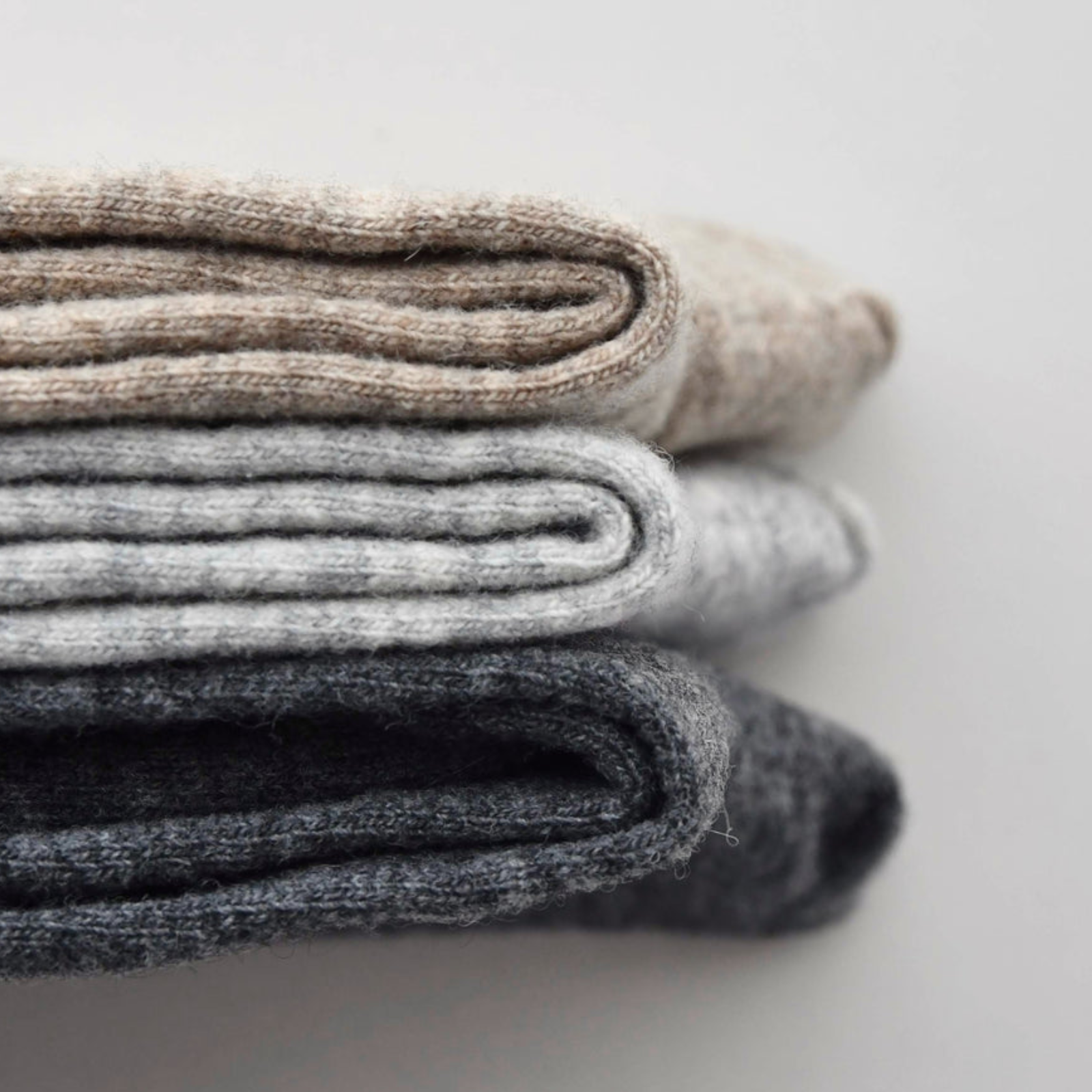 NISHIGUCHI KUTSUSHITA Praha Cashmere Wool Socks