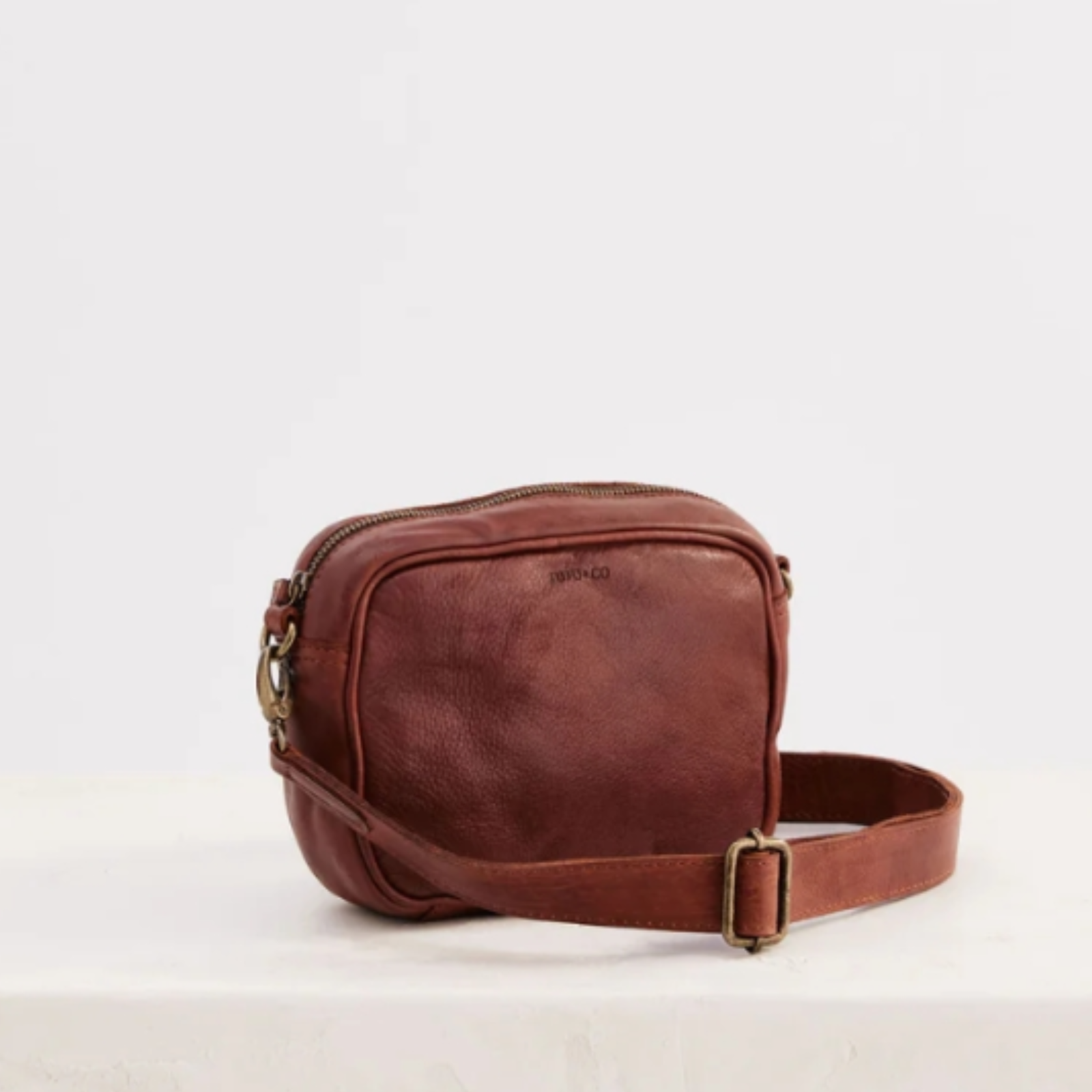 Juju & Co Camera Crossbody Bag