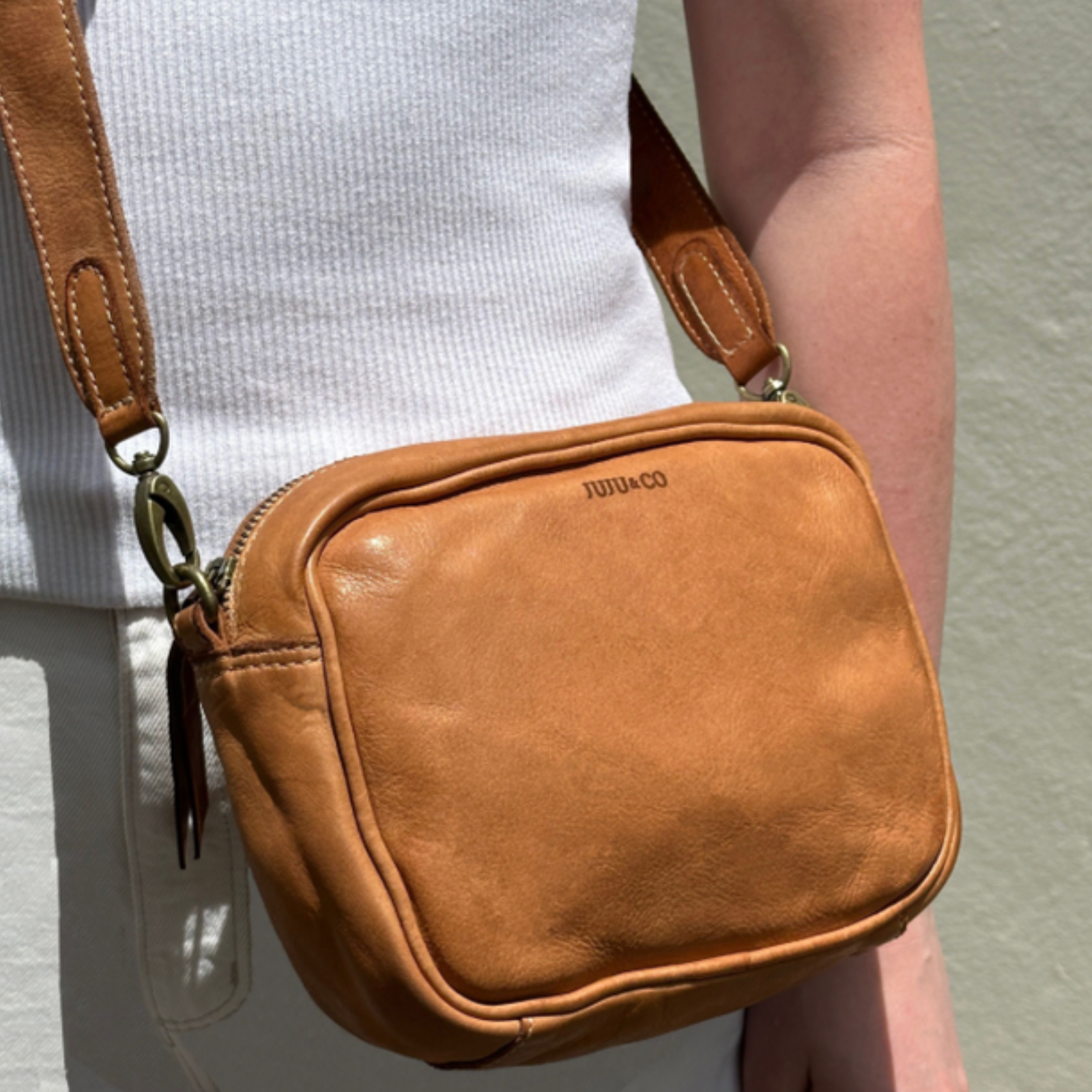 Juju & Co Camera Crossbody Bag