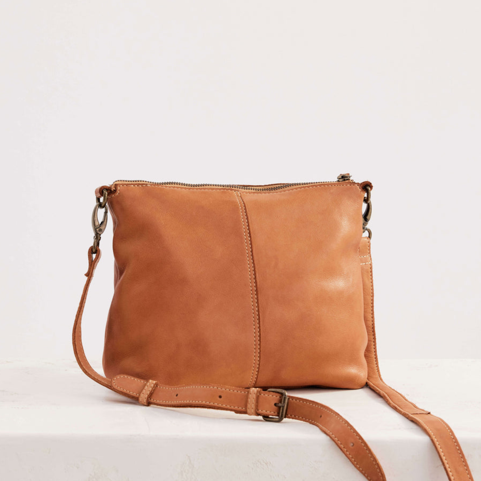 Juju & Co Large Essential Pouch Bag