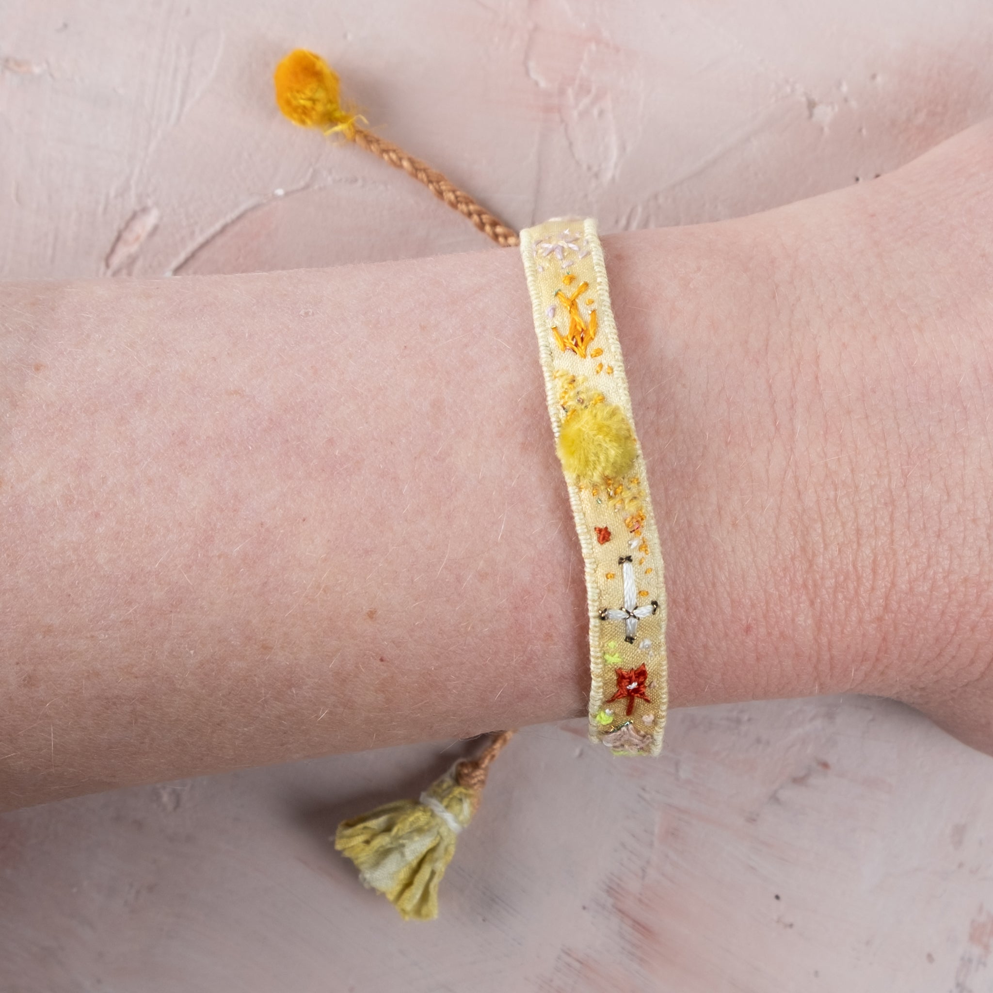 Antomoon Silk and Cotton Hand Embroidered Bracelet