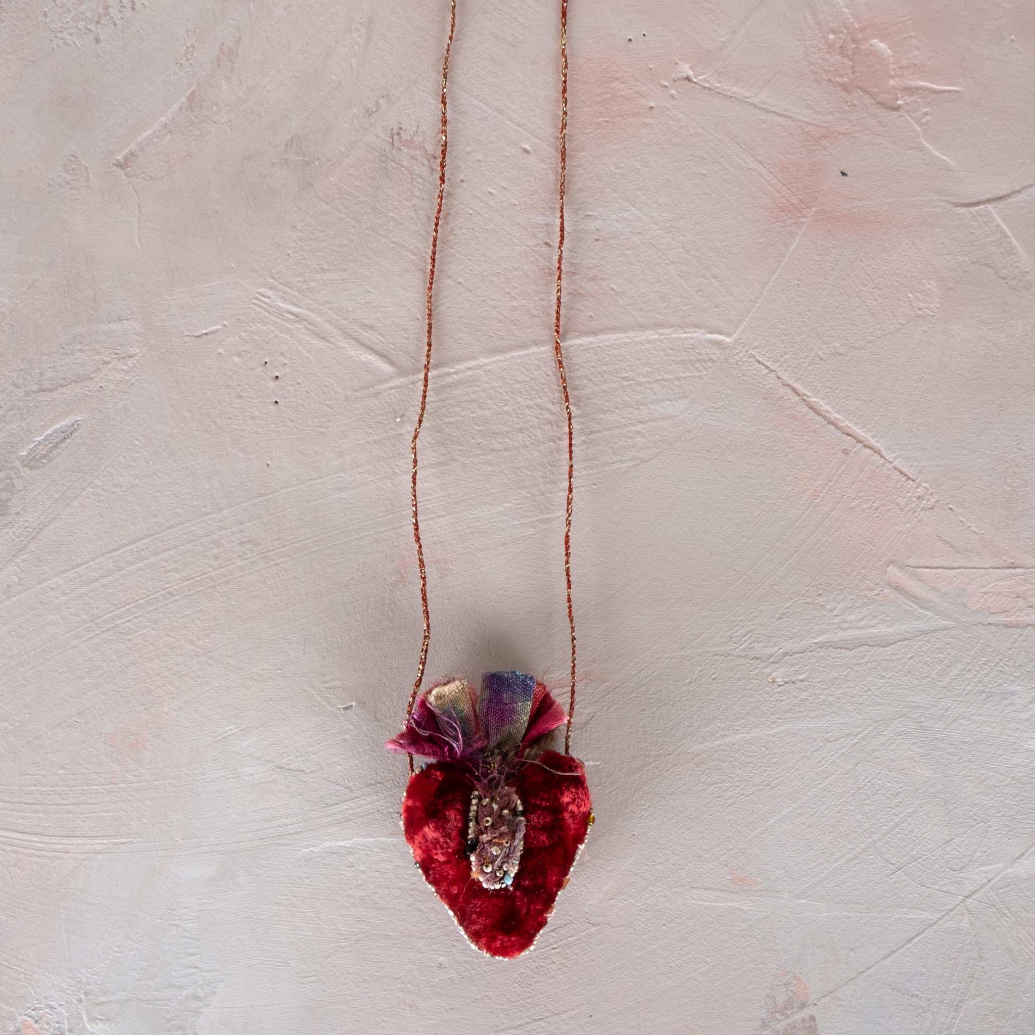 Antomoon Hand Embroidered Velvet Heart Necklace