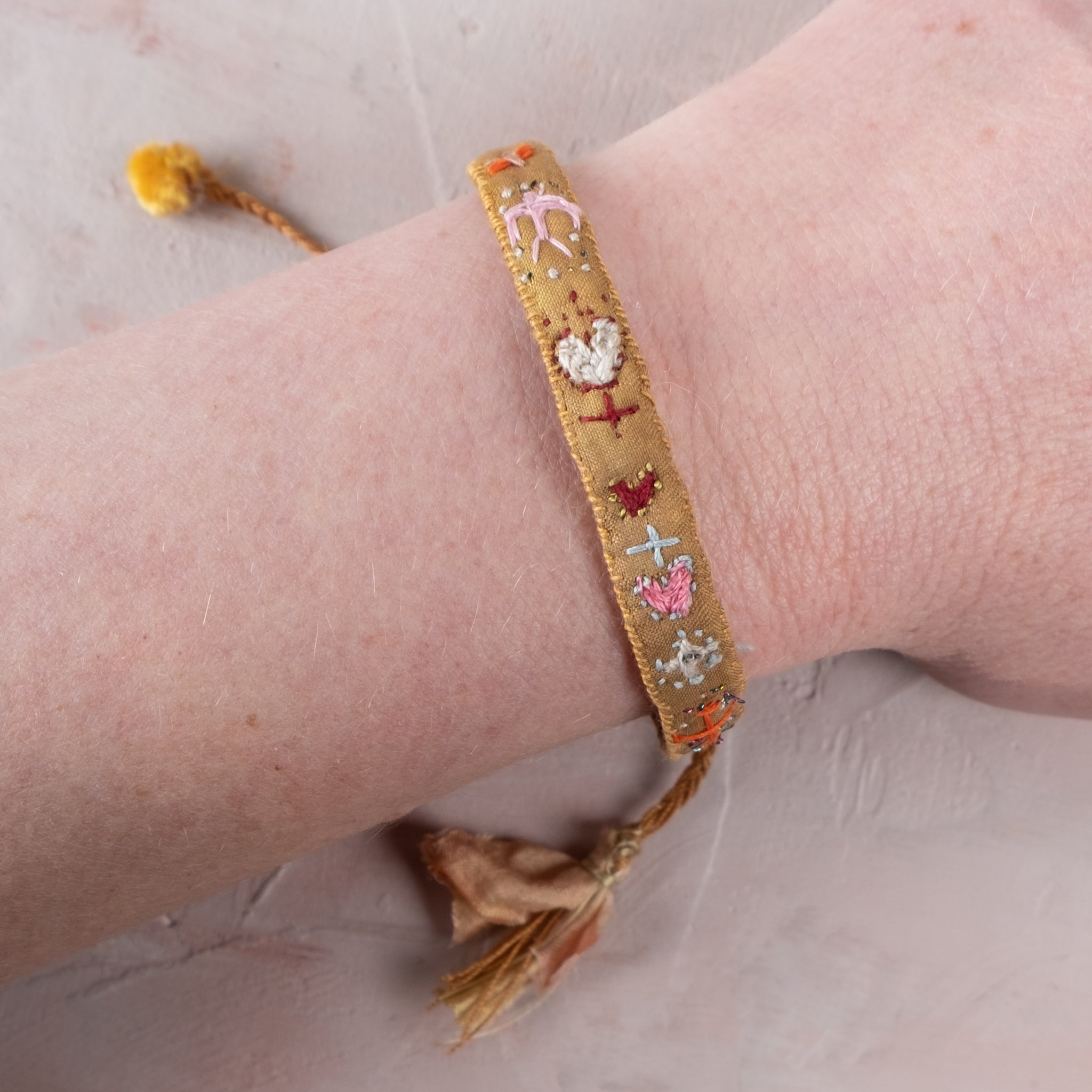 Antomoon Silk and Cotton Hand Embroidered Bracelet