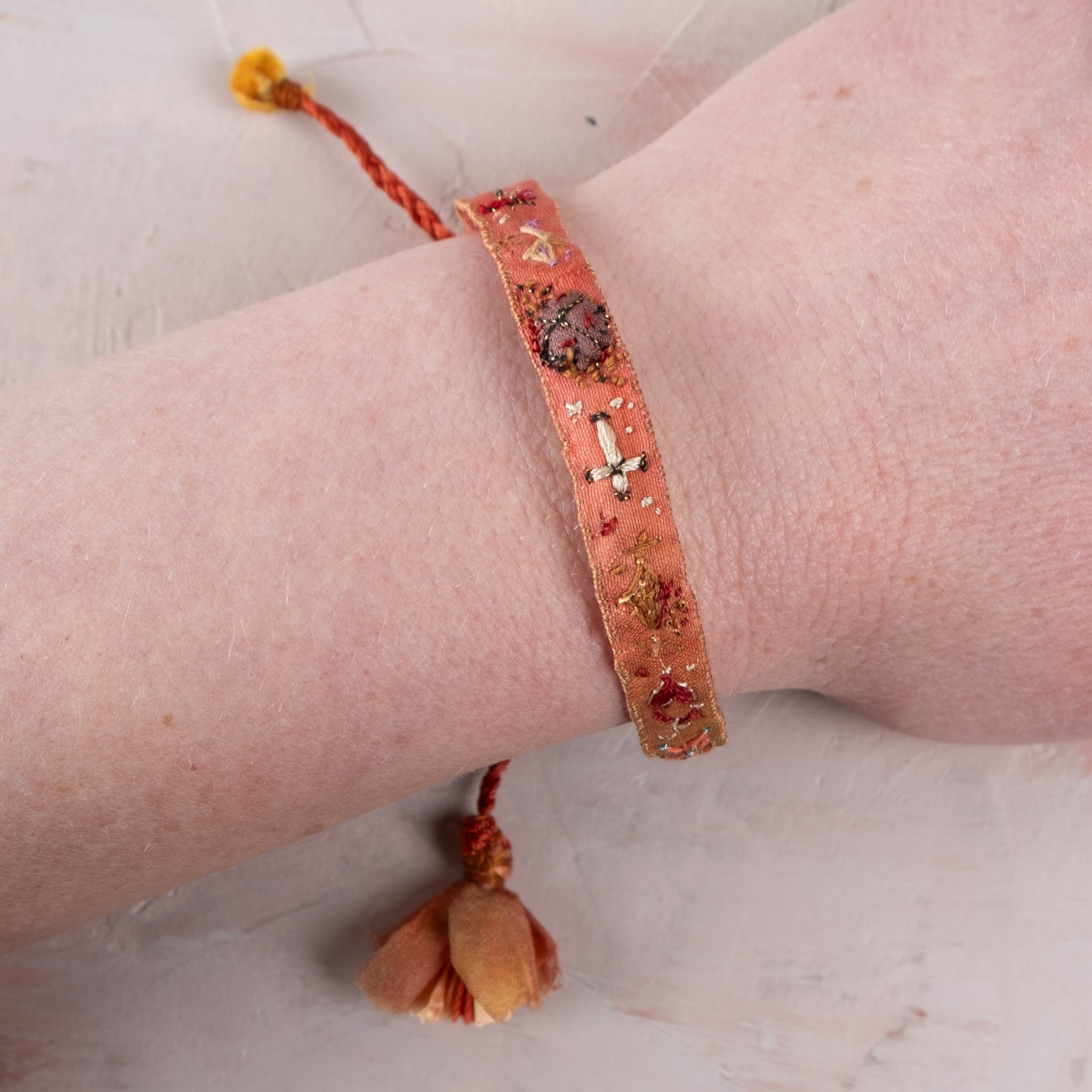 Antomoon Silk and Cotton Hand Embroidered Bracelet