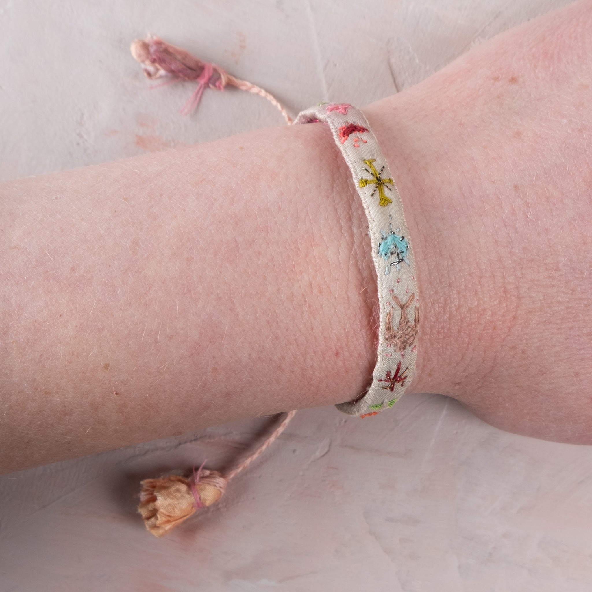 Antomoon Silk and Cotton Hand Embroidered Bracelet