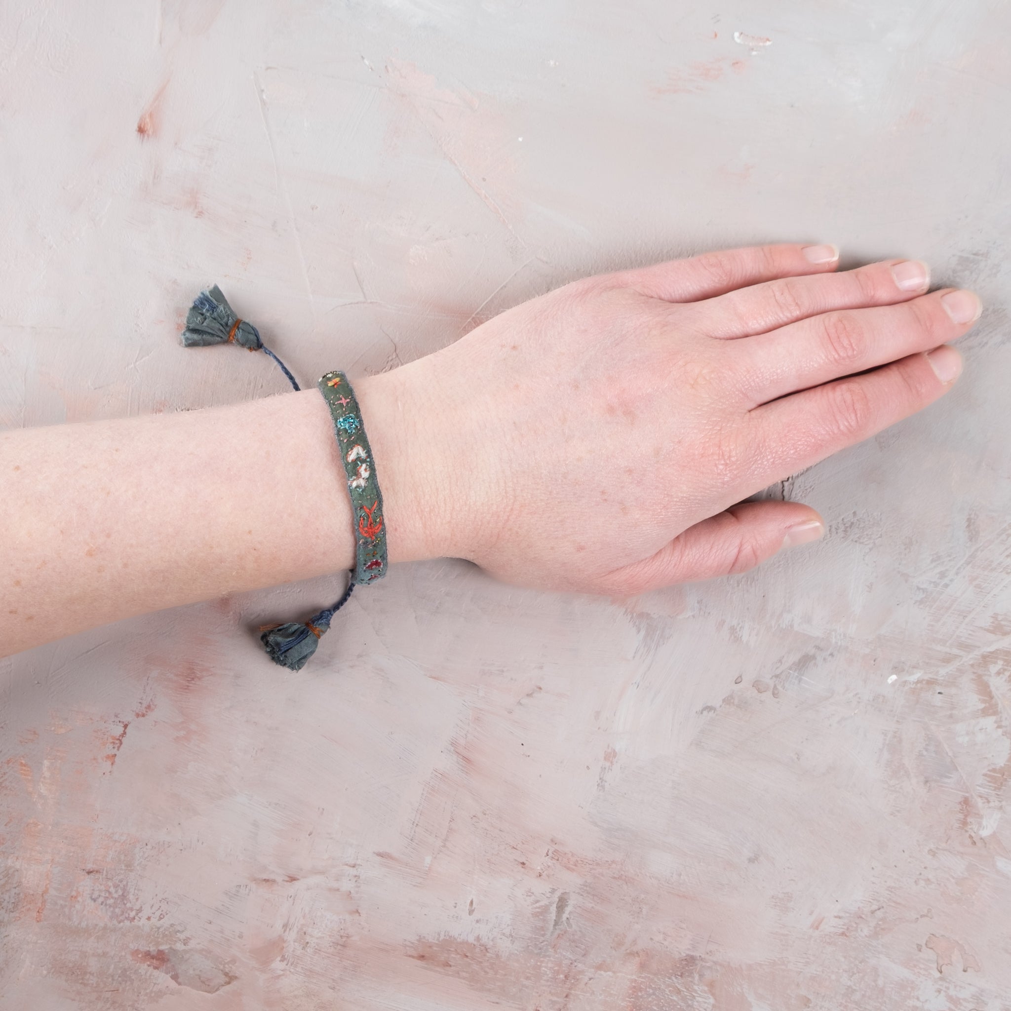 Antomoon Silk and Cotton Hand Embroidered Bracelet