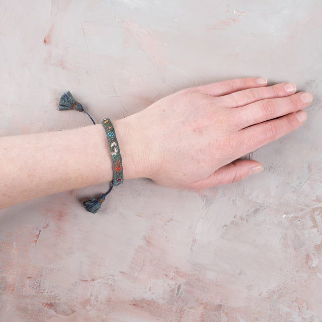 Antomoon Silk and Cotton Hand Embroidered Bracelet
