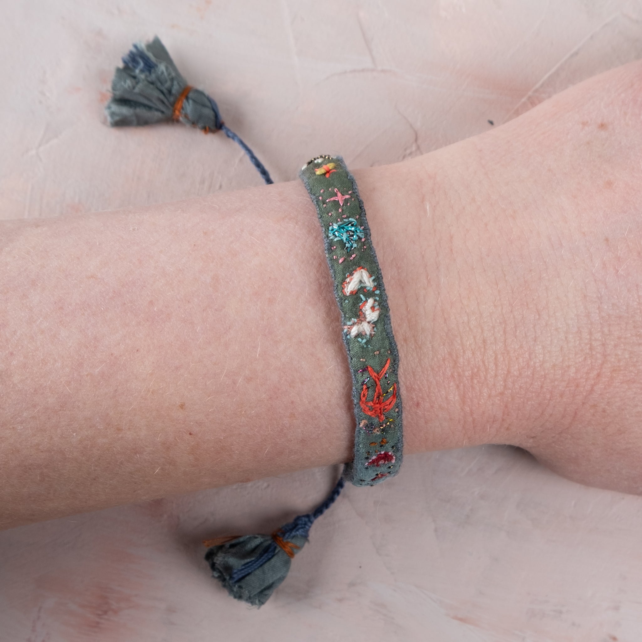 Antomoon Silk and Cotton Hand Embroidered Bracelet