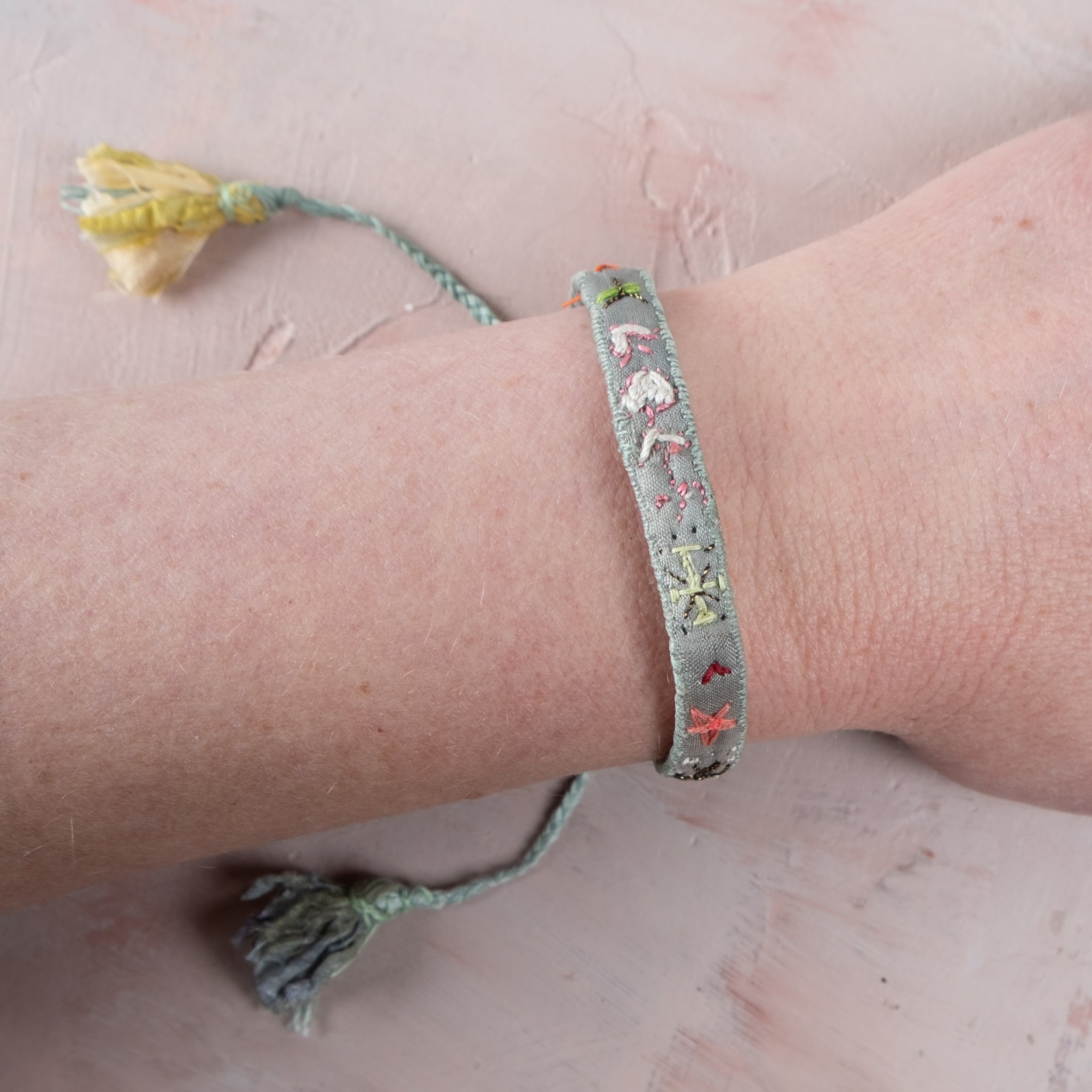 Antomoon Silk and Cotton Hand Embroidered Bracelet