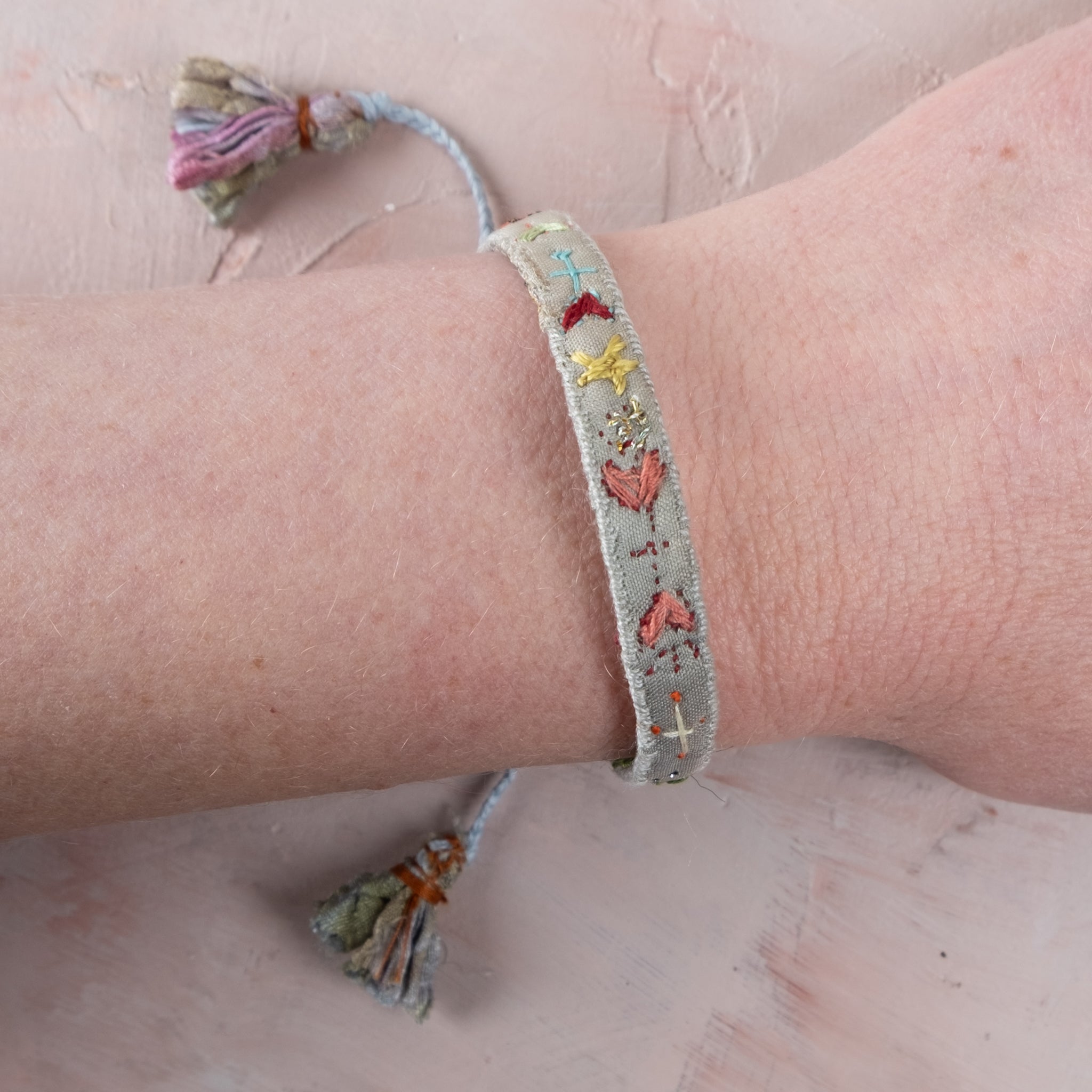 Antomoon Silk and Cotton Hand Embroidered Bracelet