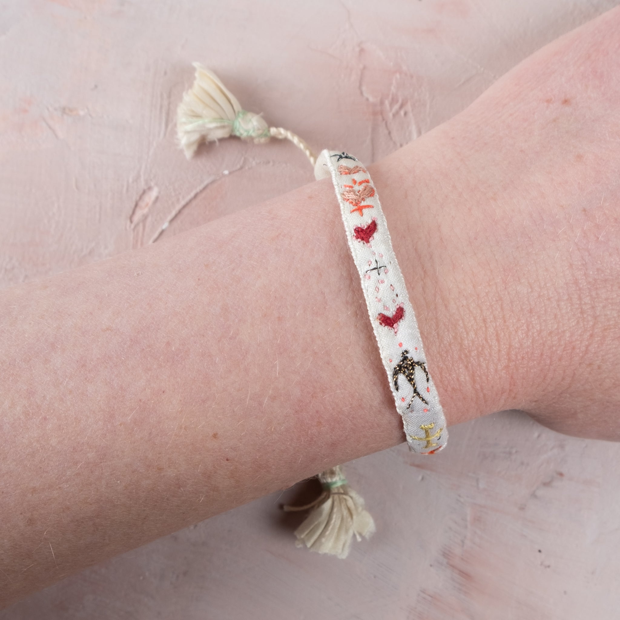 Antomoon Silk and Cotton Hand Embroidered Bracelet