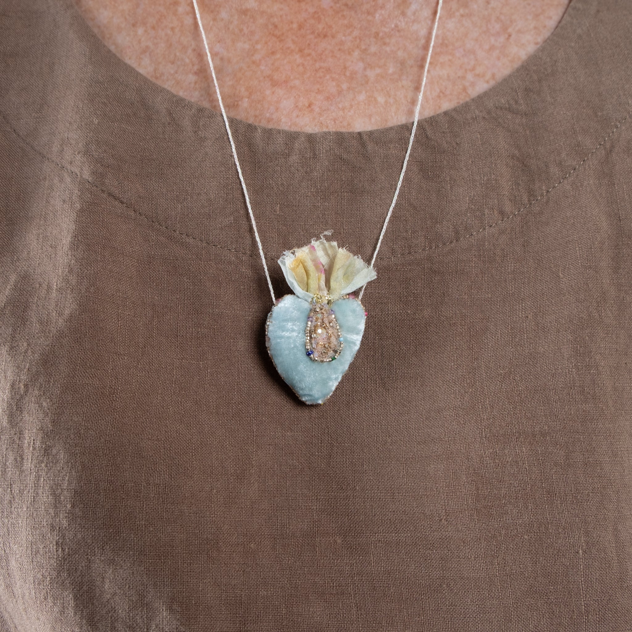 Antomoon Hand Embroidered Velvet Heart Necklace