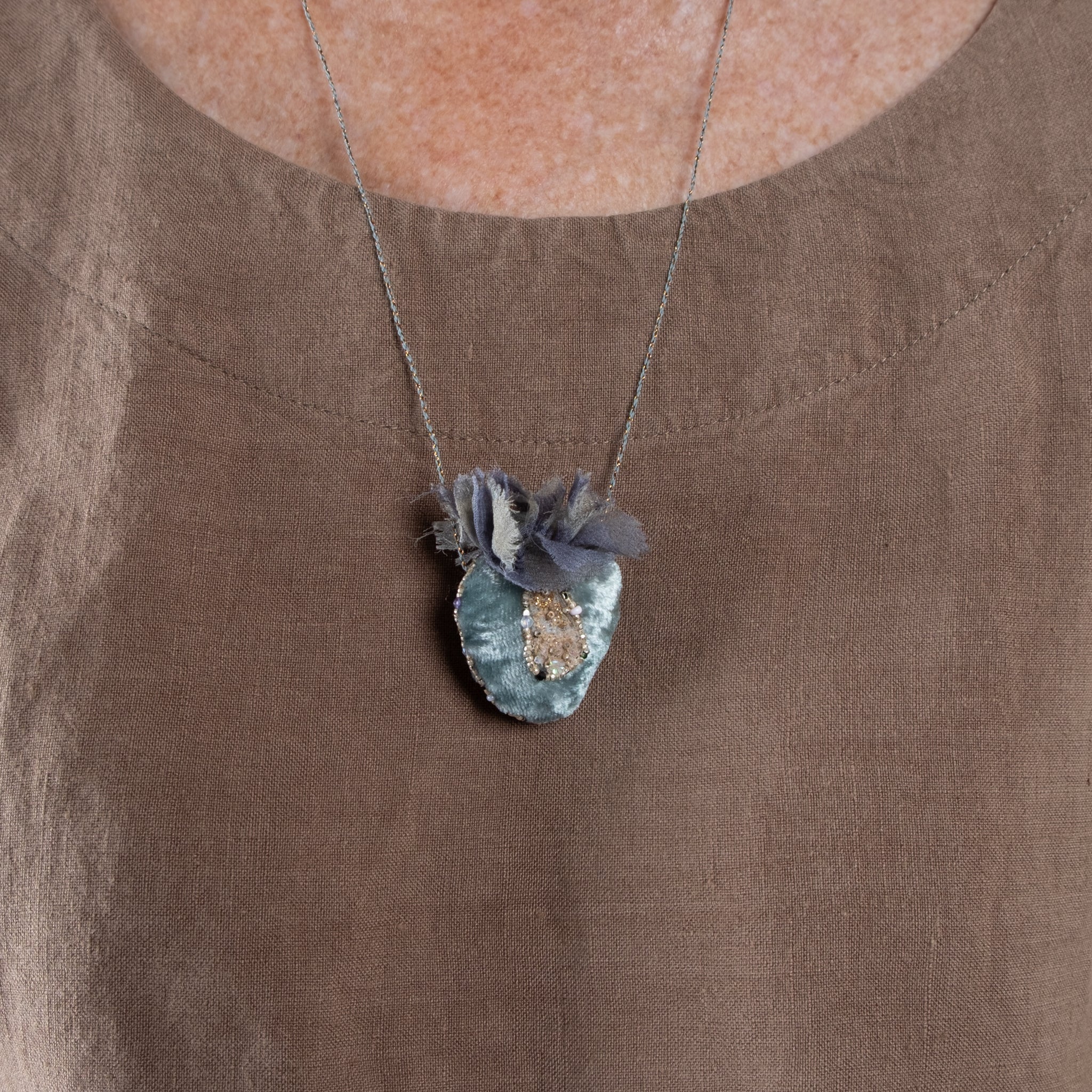 Antomoon Hand Embroidered Velvet Heart Necklace