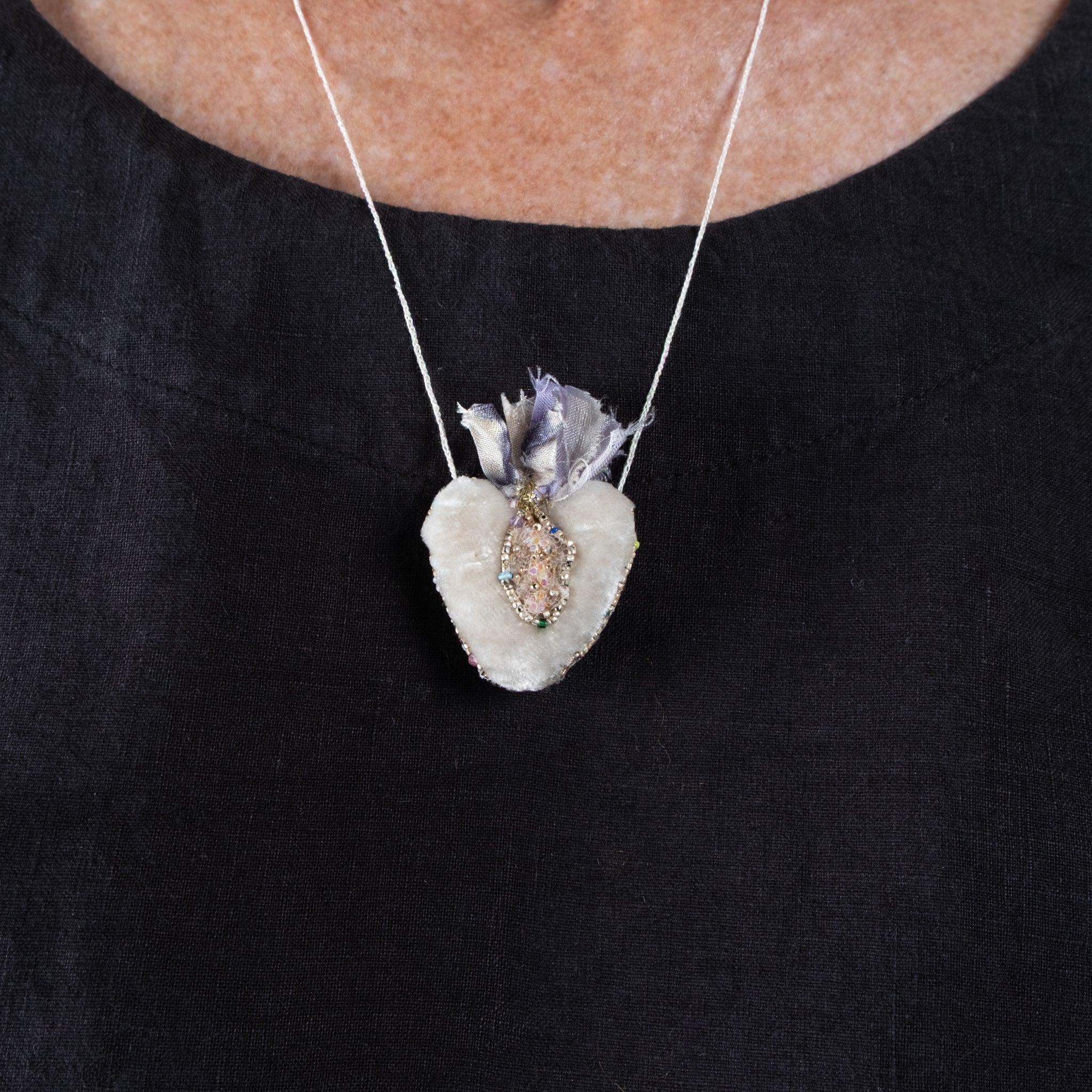 Antomoon Hand Embroidered Velvet Heart Necklace