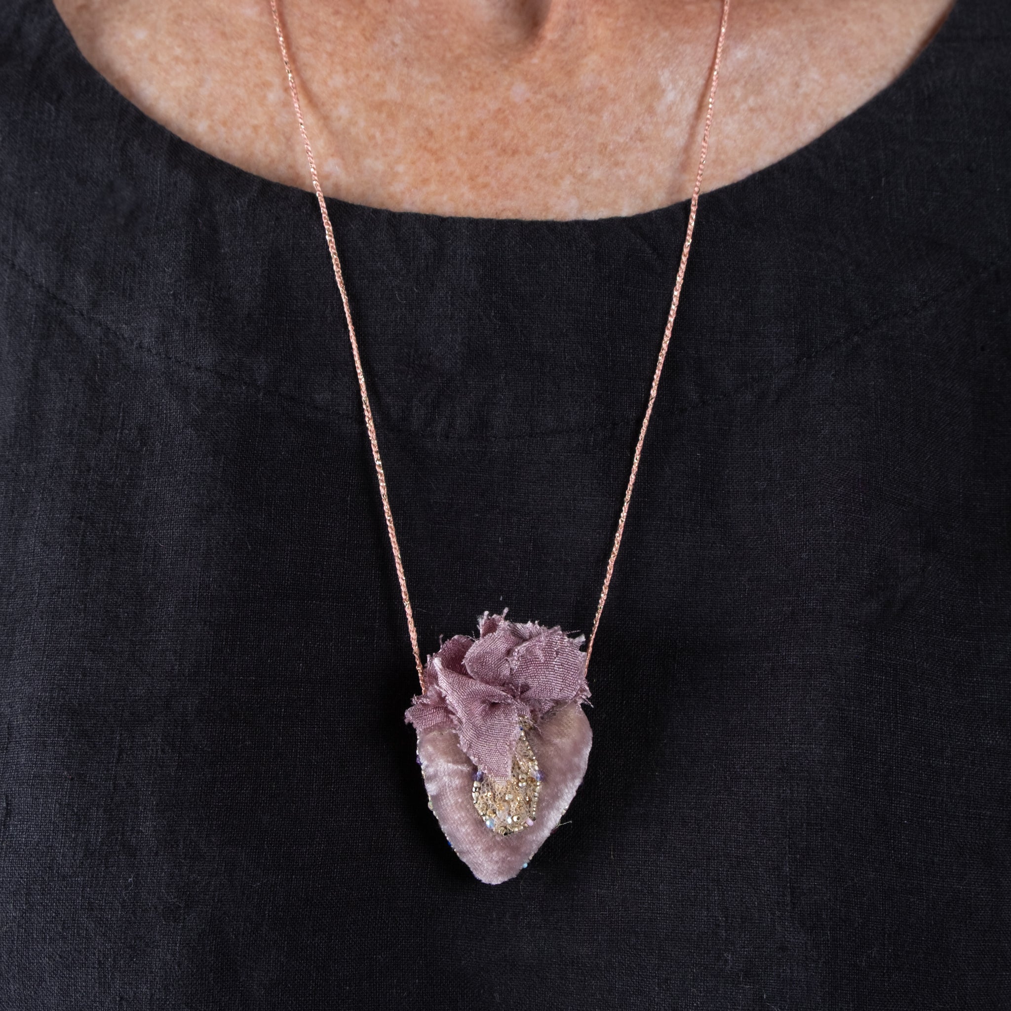 Antomoon Hand Embroidered Velvet Heart Necklace