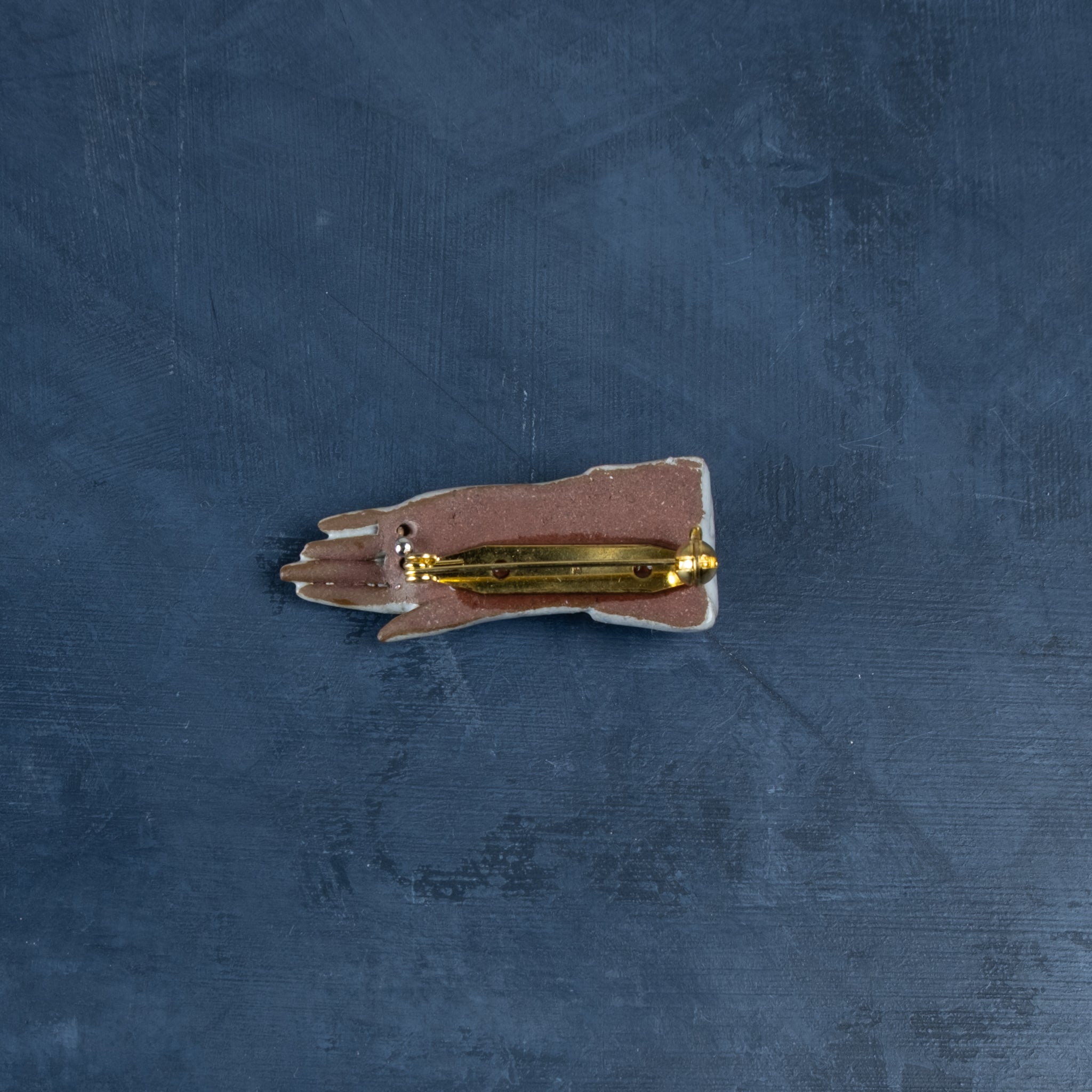 Hand Brooch By Arii Momoyo Pottery
