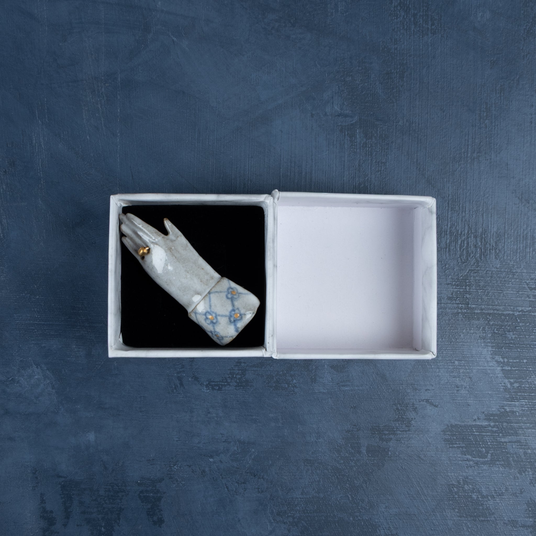 Hand Brooch By Arii Momoyo Pottery