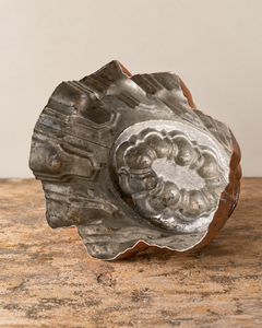 French elegant late nineteenth-century copper jelly mould has a finely articulated oval form. Stepped Gothic arches encircle the body beneath a crown of eight rounded lobes.