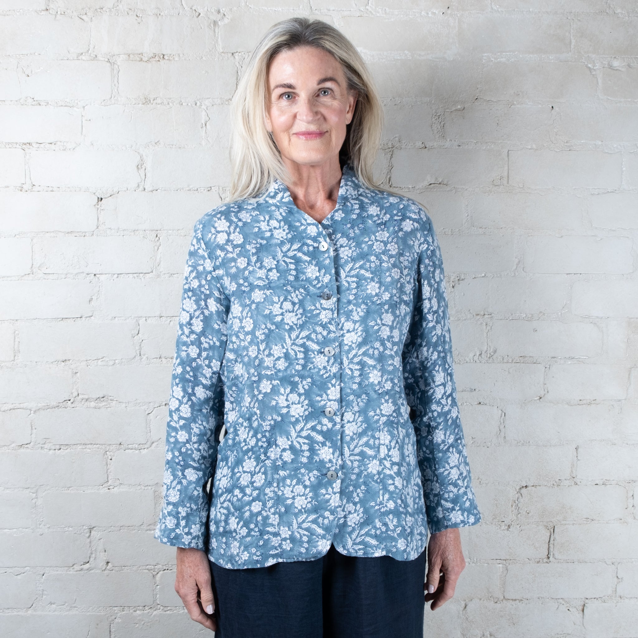 DVE Vaaruni Linen Printed Jacket