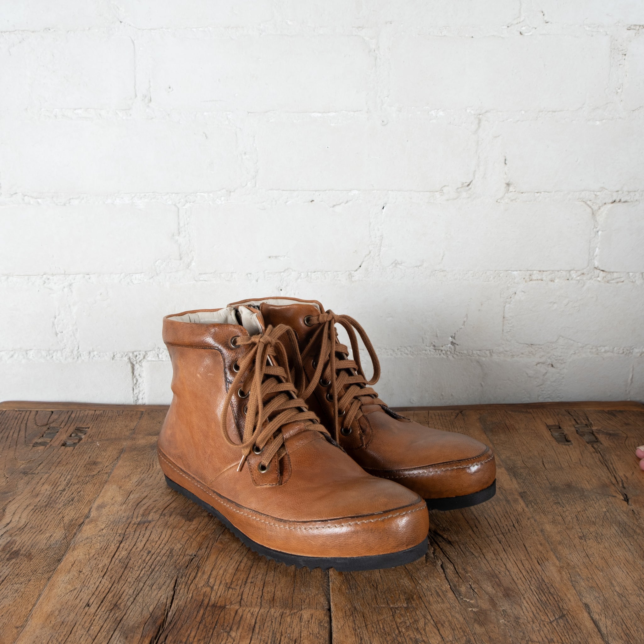 Victoria Varrasso Toffee Sportiva Hightops