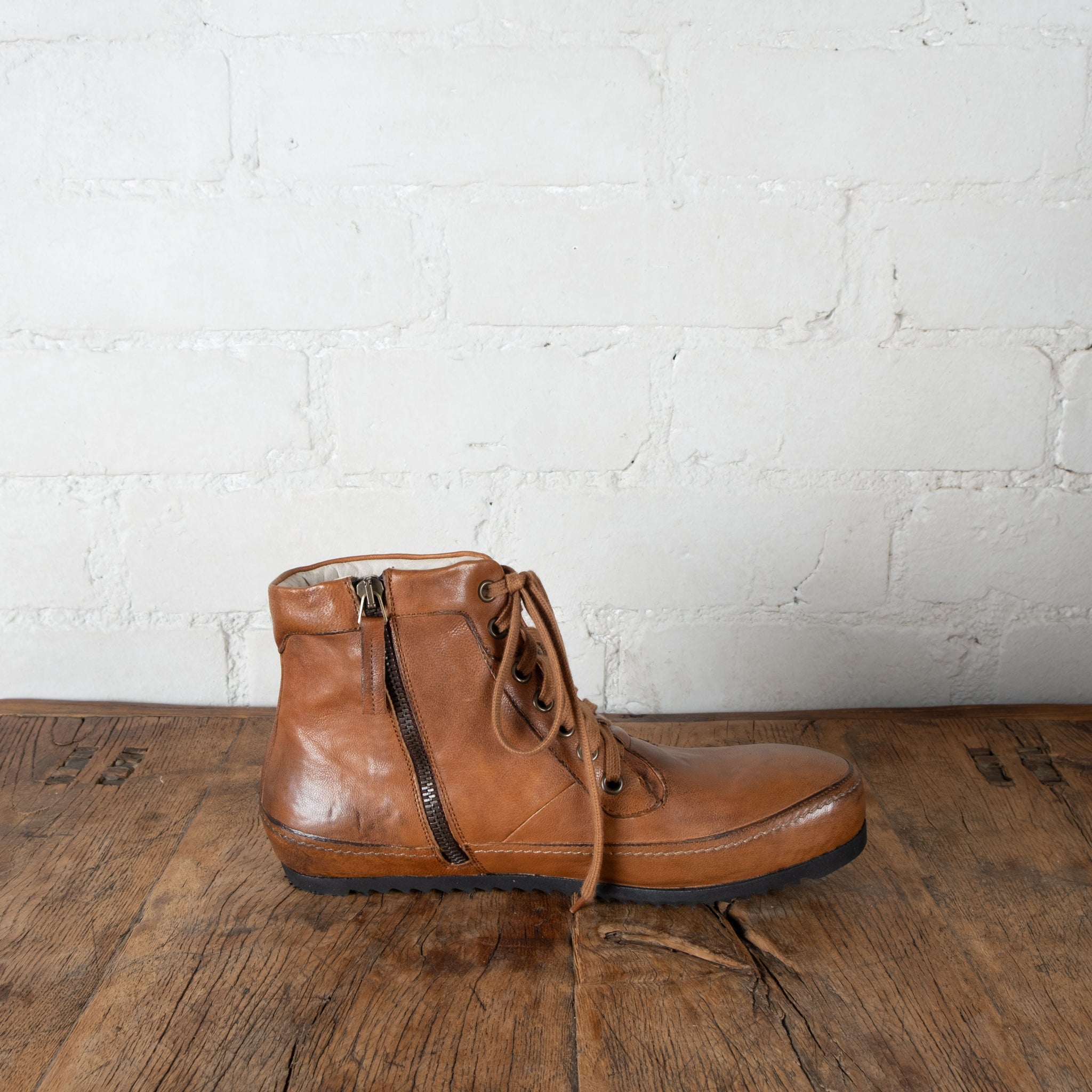 Victoria Varrasso Toffee Sportiva Hightops