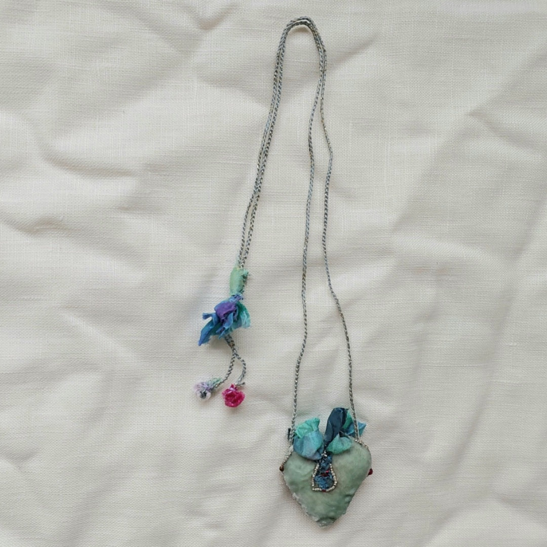 Antomoon Hand Embroidered Velvet Heart Necklace