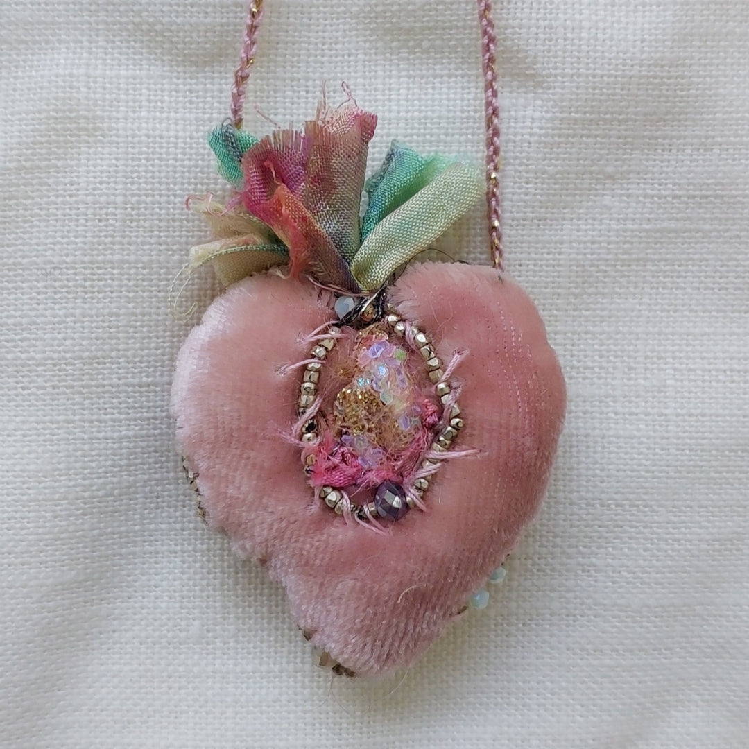 Antomoon Hand Embroidered Velvet Heart Necklace