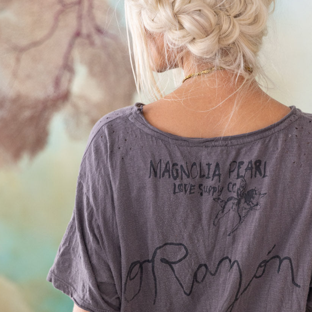 Magnolia Pearl Corazon Luminoso Tee